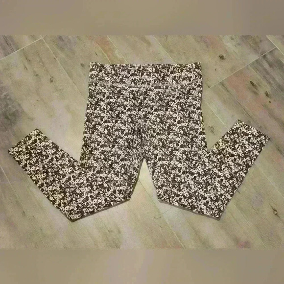 Aerie Floral Chill Play Leggings - Picture 7 of 10